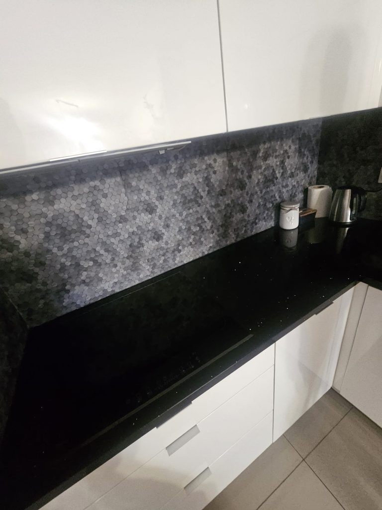 blaty kamienne z konglomeratu Starlight Black