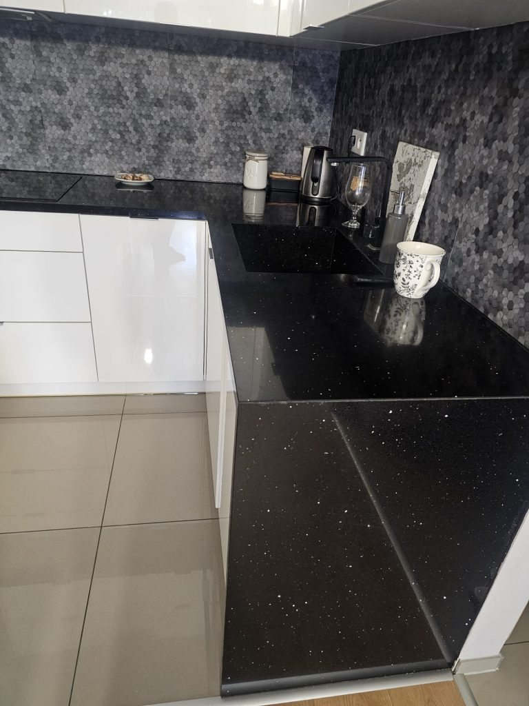 blaty kamienne z konglomeratu Starlight Black