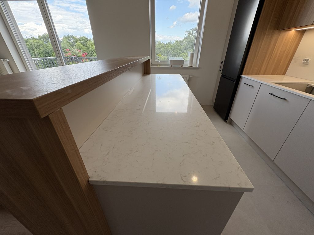 Blaty kuchenne z konglomeratu Azur Creme