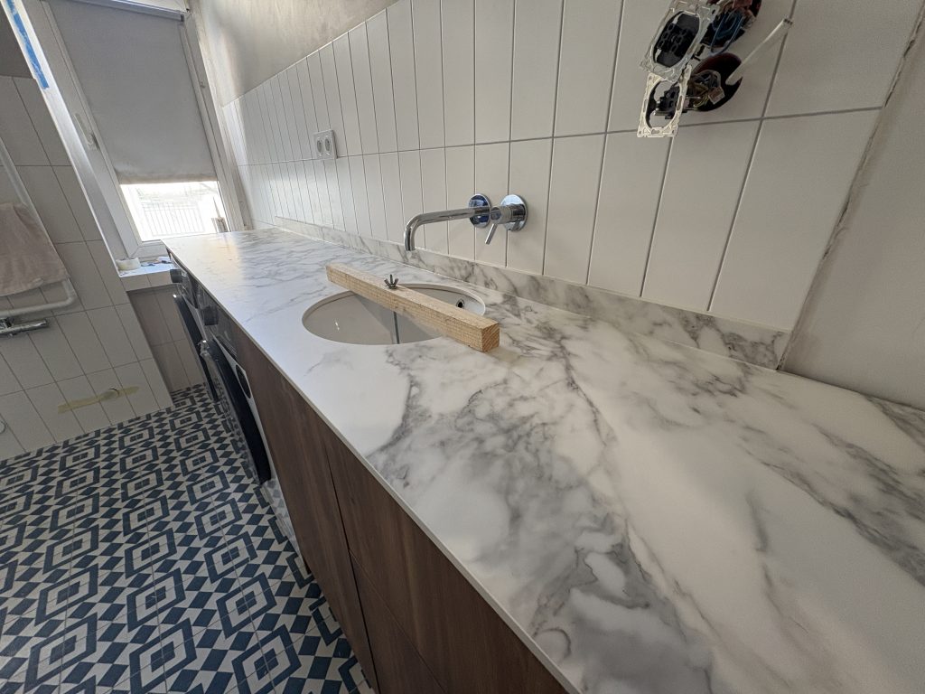 blat łazienkowy ze sieku Arabescato Naturale