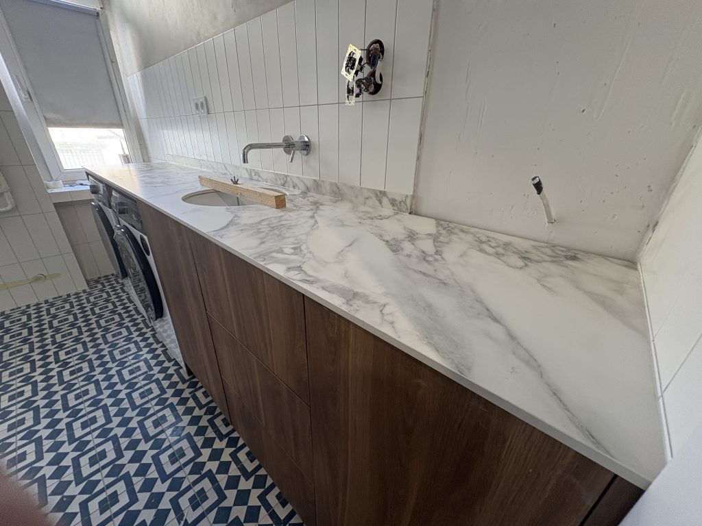 blat łazienkowy ze sieku Arabescato Naturale