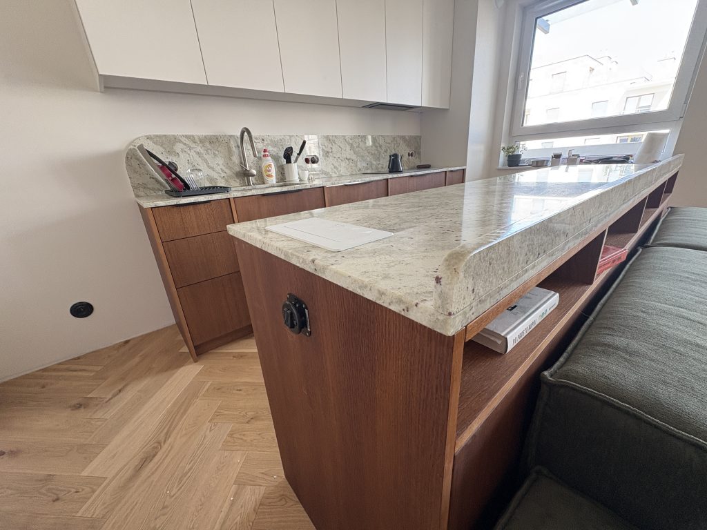 blaty kuchenne i okładzina ścienna z granitu Andromeda