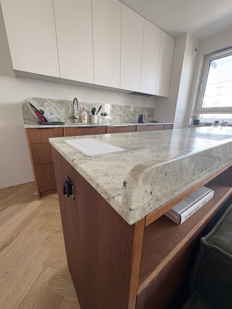 blaty kuchenne i okładzina ścienna z granitu Andromeda