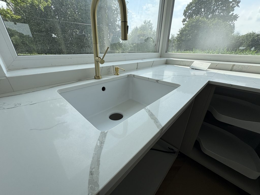 blaty kuchenne z konglomeratu Calacatta Silva