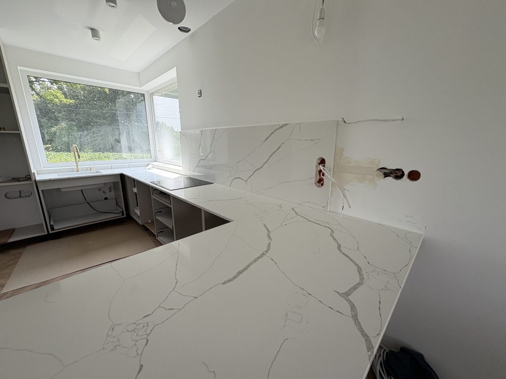 blaty kuchenne z konglomeratu Calacatta Silva