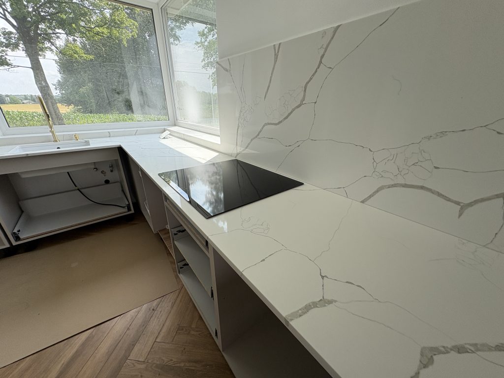 blaty kuchenne z konglomeratu Calacatta Silva