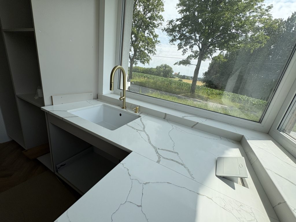 blaty kuchenne z konglomeratu Calacatta Silva