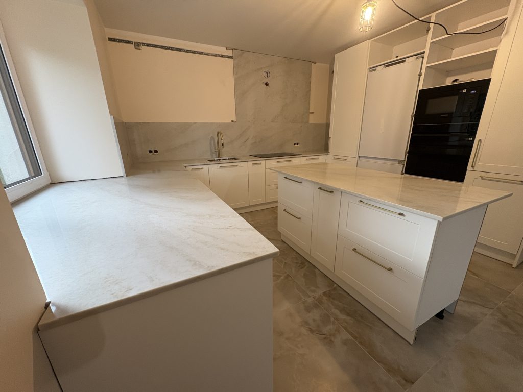 blaty kuchenne z konglomeratu Taj Mahal