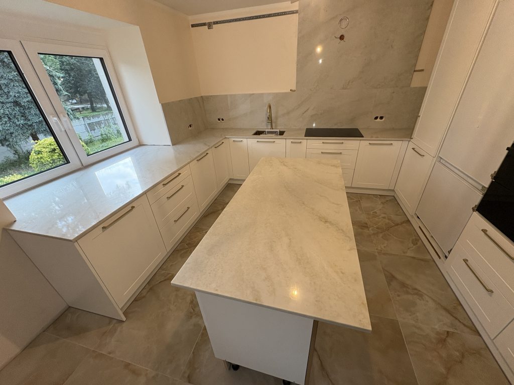 blaty kuchenne z konglomeratu Taj Mahal