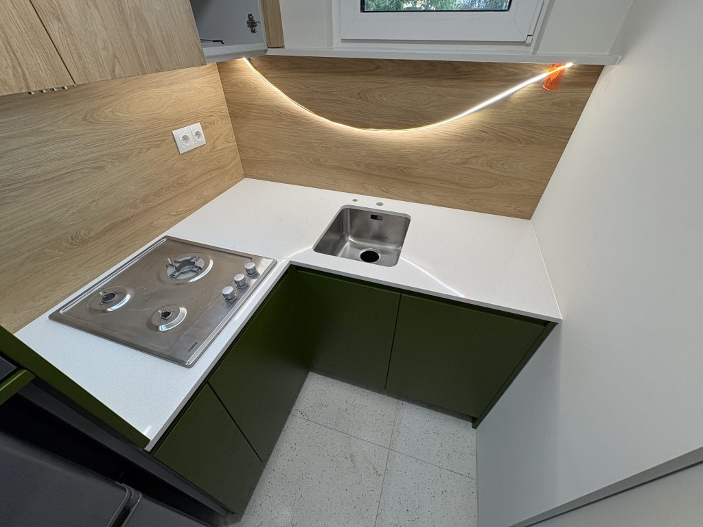 blaty z konglomeratu Crystal Diamond