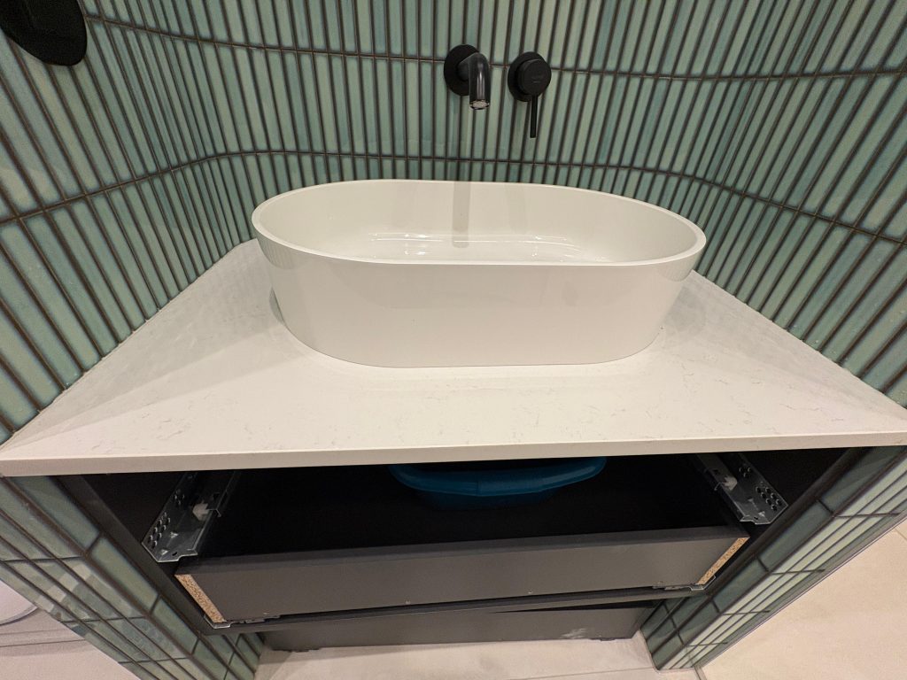 blat łazienkowy Noble Linea - widok od frontu