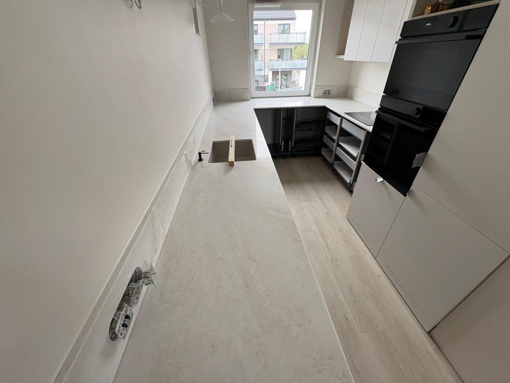 blaty kuchenne z konglomeratu Taj Mahal - widok z góry