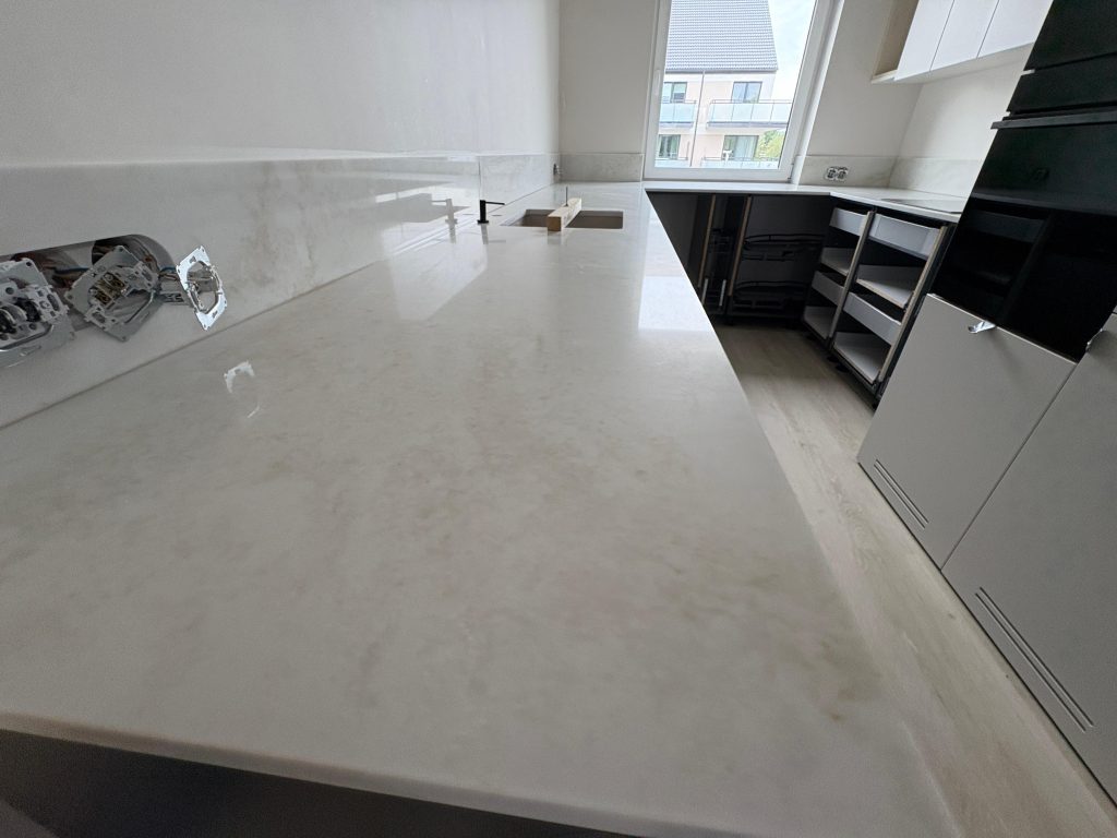 blaty kuchenne z konglomeratu Taj Mahal - widok na ałość