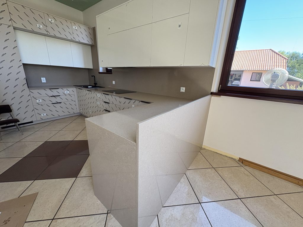 blaty i okładziny z konglomeratu kwarcowego Noble Troya