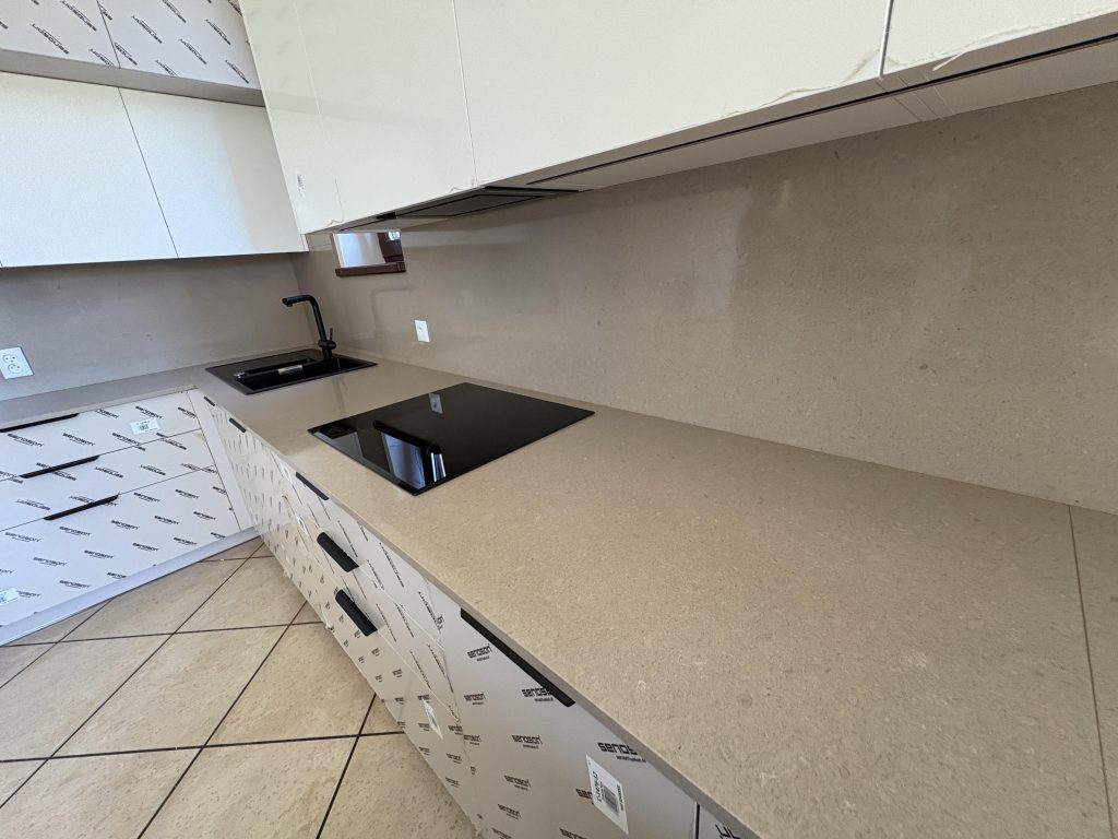 blaty i okładziny z konglomeratu kwarcowego Noble Troya