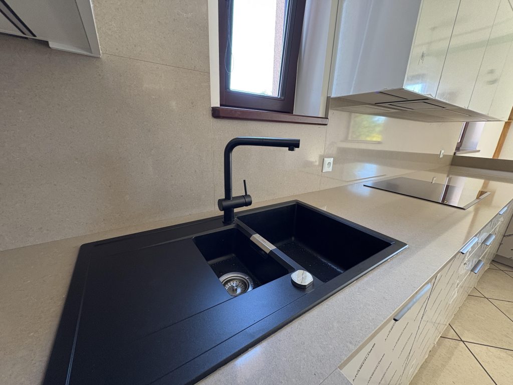 blaty i okładziny z konglomeratu kwarcowego Noble Troya