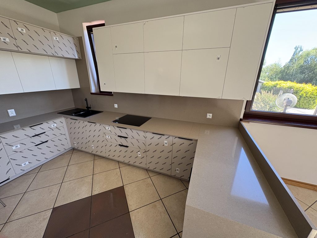 blaty i okładziny z konglomeratu kwarcowego Noble Troya