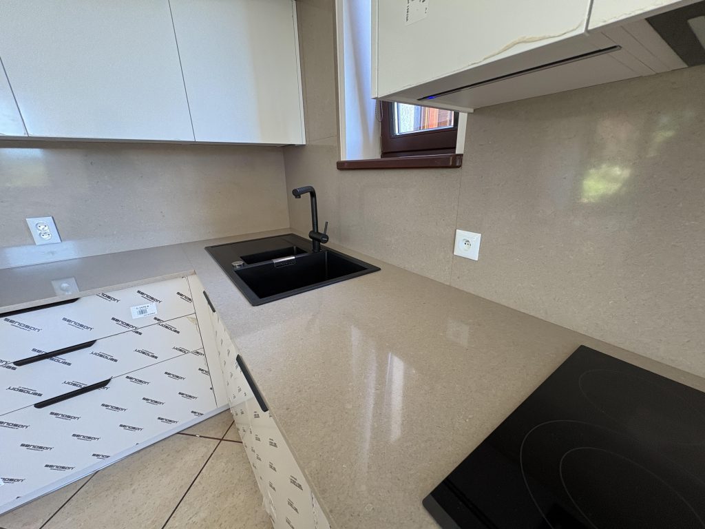 blaty i okładziny z konglomeratu kwarcowego Noble Troya