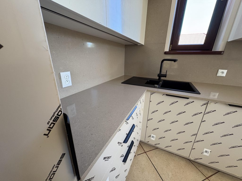 blaty i okładziny z konglomeratu kwarcowego Noble Troya