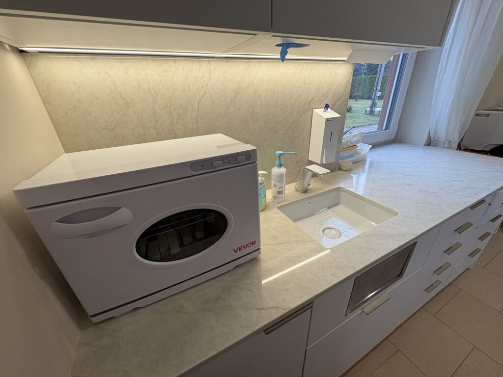 konglomerat Taj Mahal w gabinecie kosmetycznym - widok z lewej strony