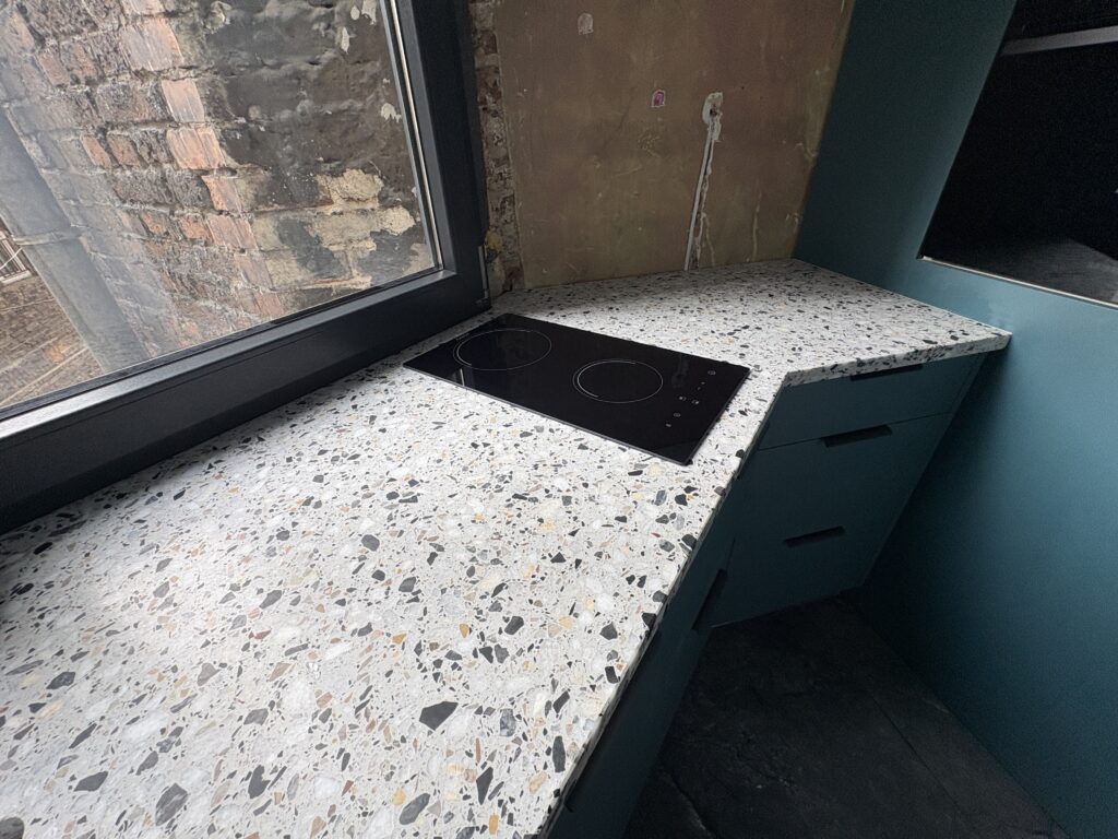 blaty kuchenne z lastryko Retro Mood - widok na indukcję