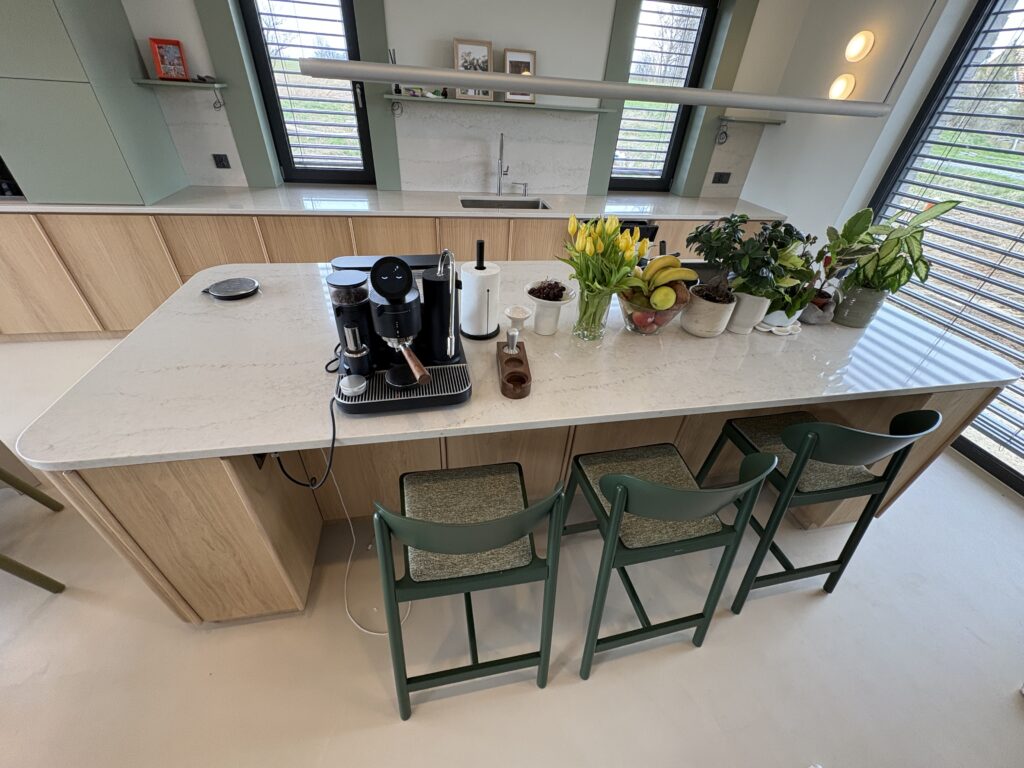 Taj MAhal Gold w kuchni - widok na wyspę z przodu