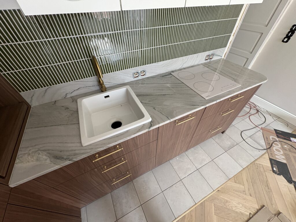 Macaubas Fantasy - blat kuchenny i cokół - widok od góry